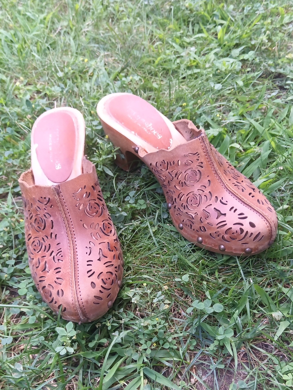 Vintage |Brown Leather | Laser-cut Roses |Round Toe| Platform Clogs | Italy